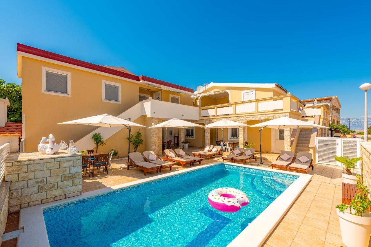 Villa Karmen - Poolhouse Вир Экстерьер фото
