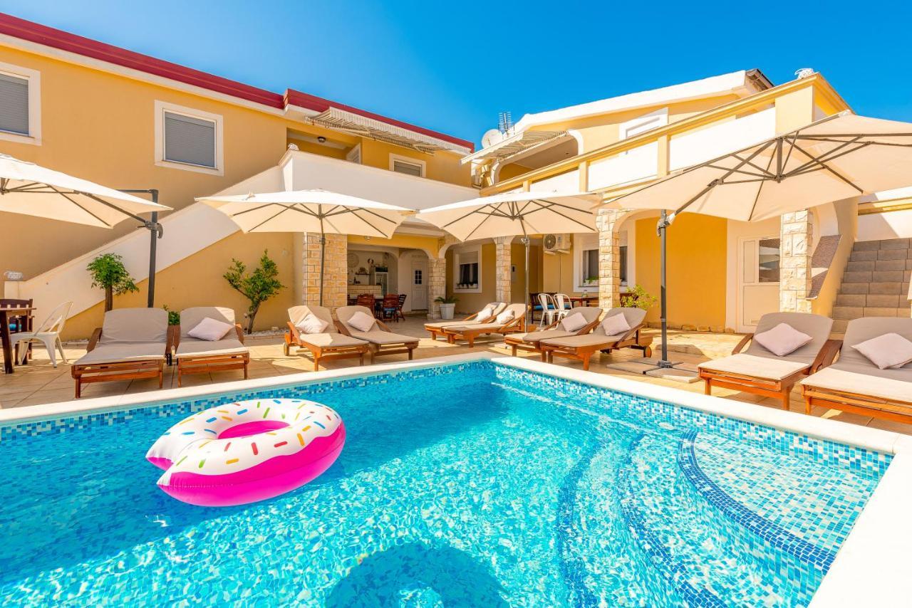 Villa Karmen - Poolhouse Вир Экстерьер фото
