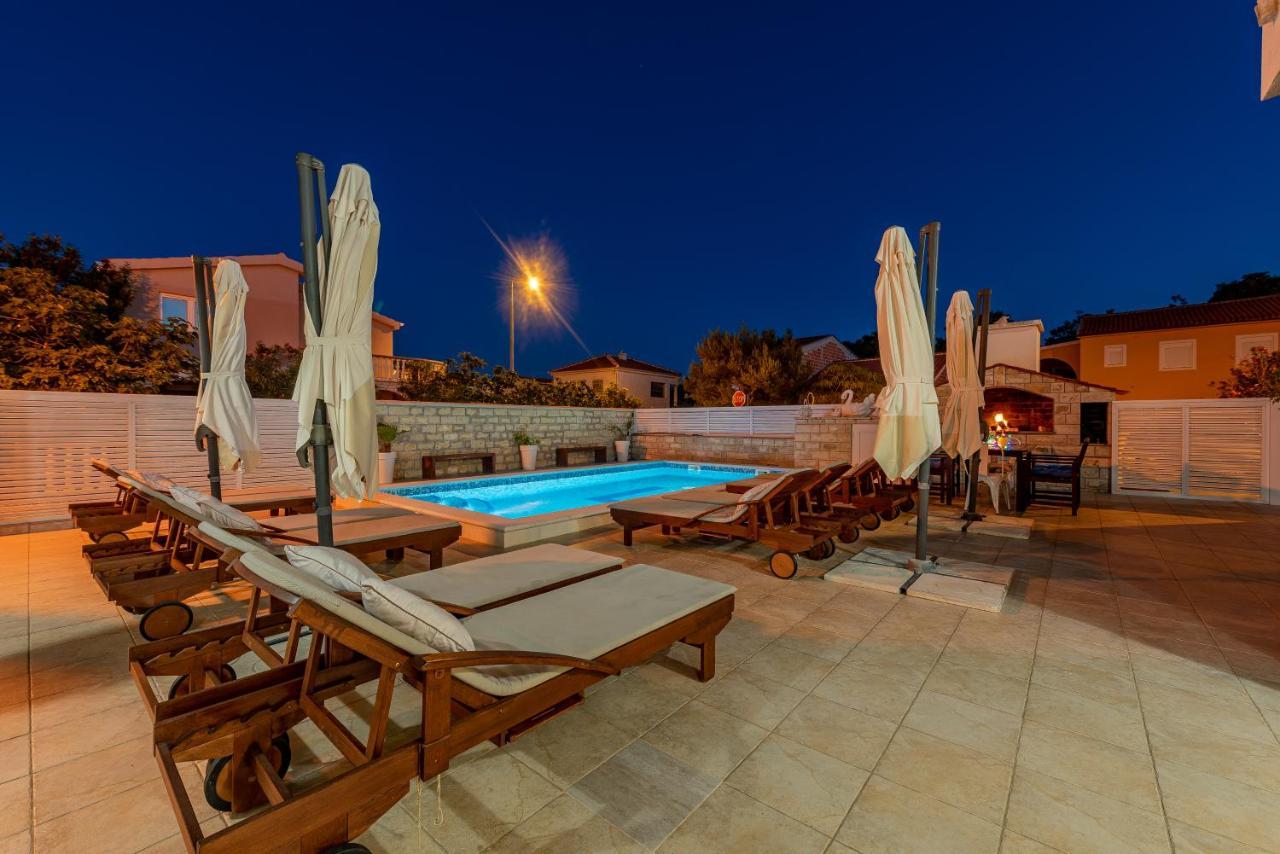 Villa Karmen - Poolhouse Вир Экстерьер фото