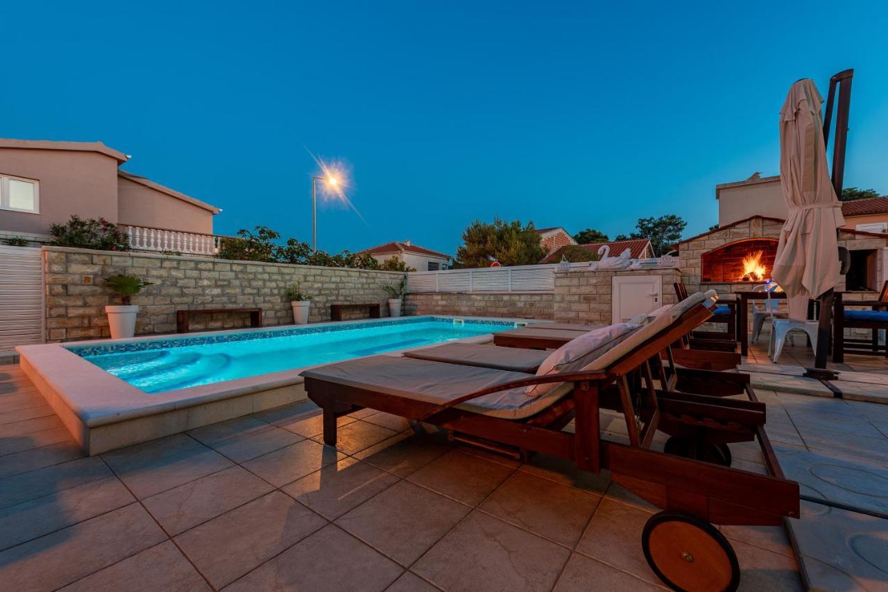 Villa Karmen - Poolhouse Вир Экстерьер фото
