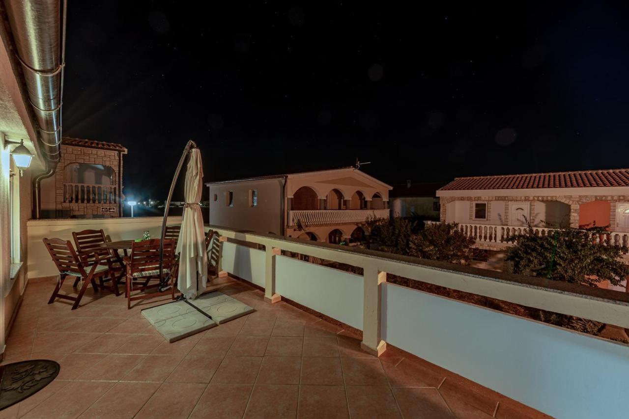 Villa Karmen - Poolhouse Вир Экстерьер фото
